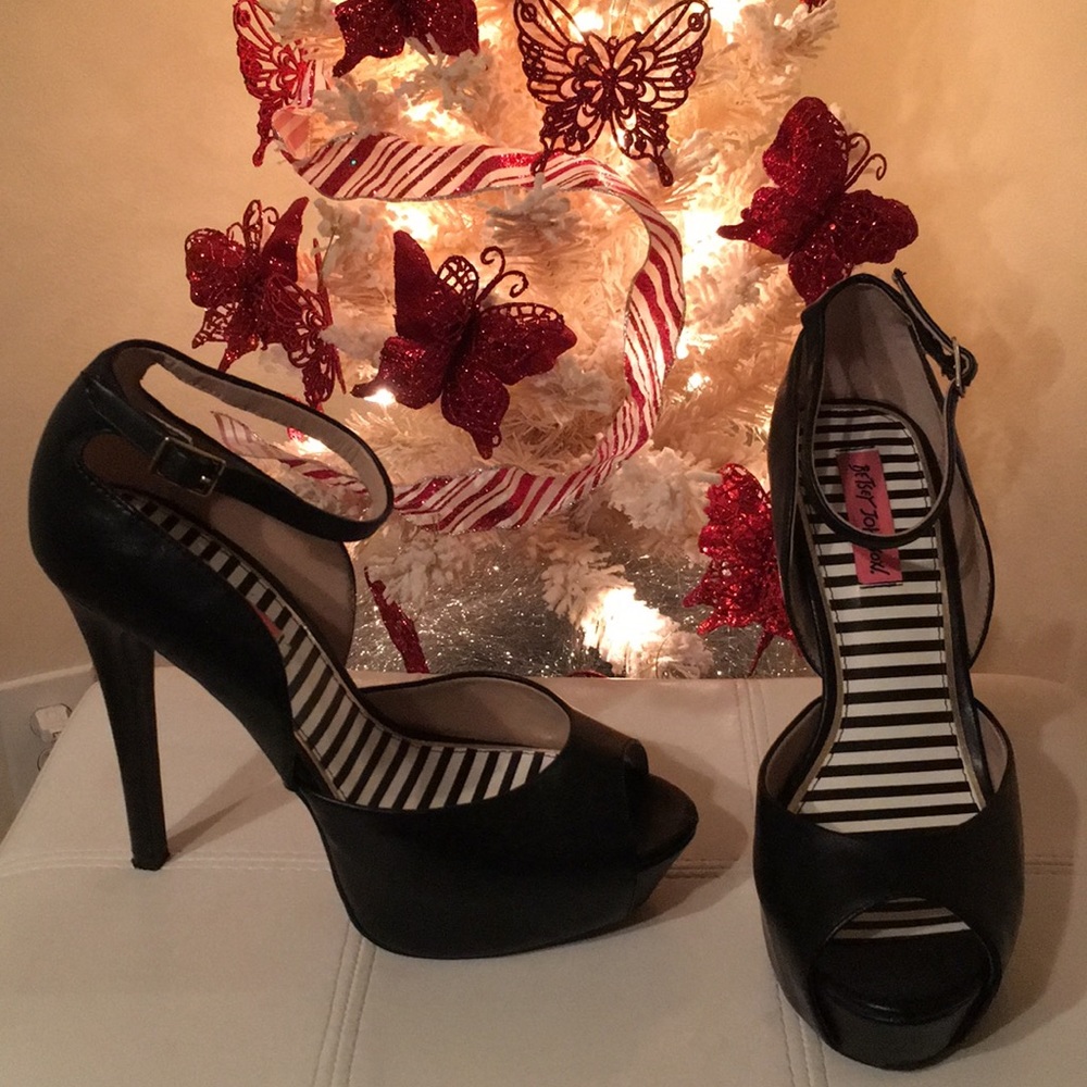 Price⬇️$40➡️$20 Betsy Johnson “Belee” Pumps